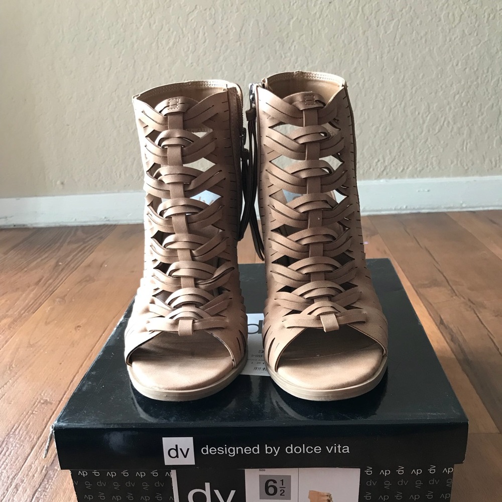 DV by Dolce Vita tan booties size 6:5